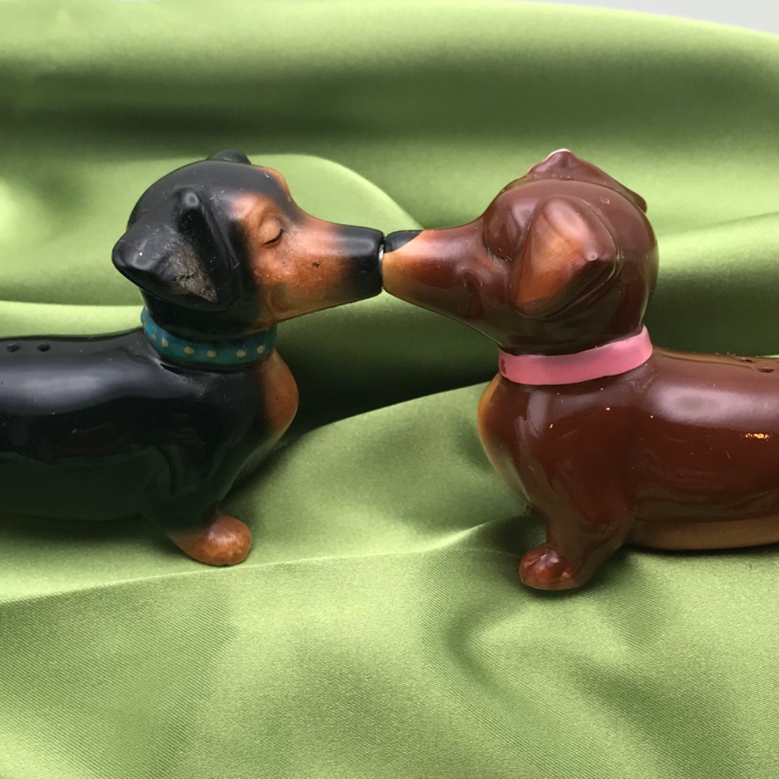 Kissing Dachshund Salt & Pepper Shakers