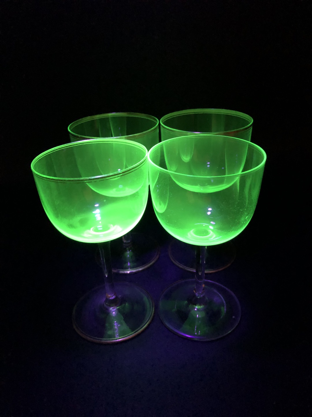 Set of 4 Vintage Uranium Vaseline Glow Glass Cordial Drinking Glasses
