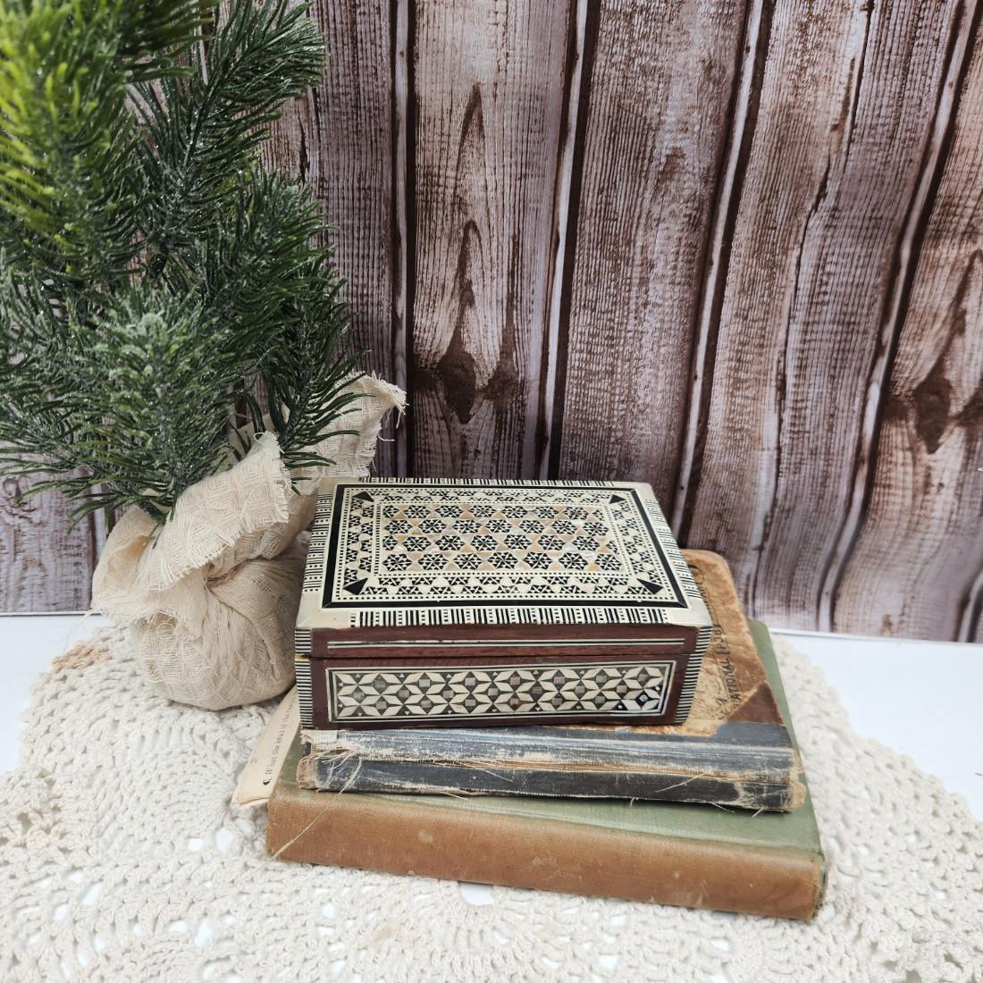 Marquetry Wooden Jewelry Trinket Box Intricate Inlaid MotherofPearl
