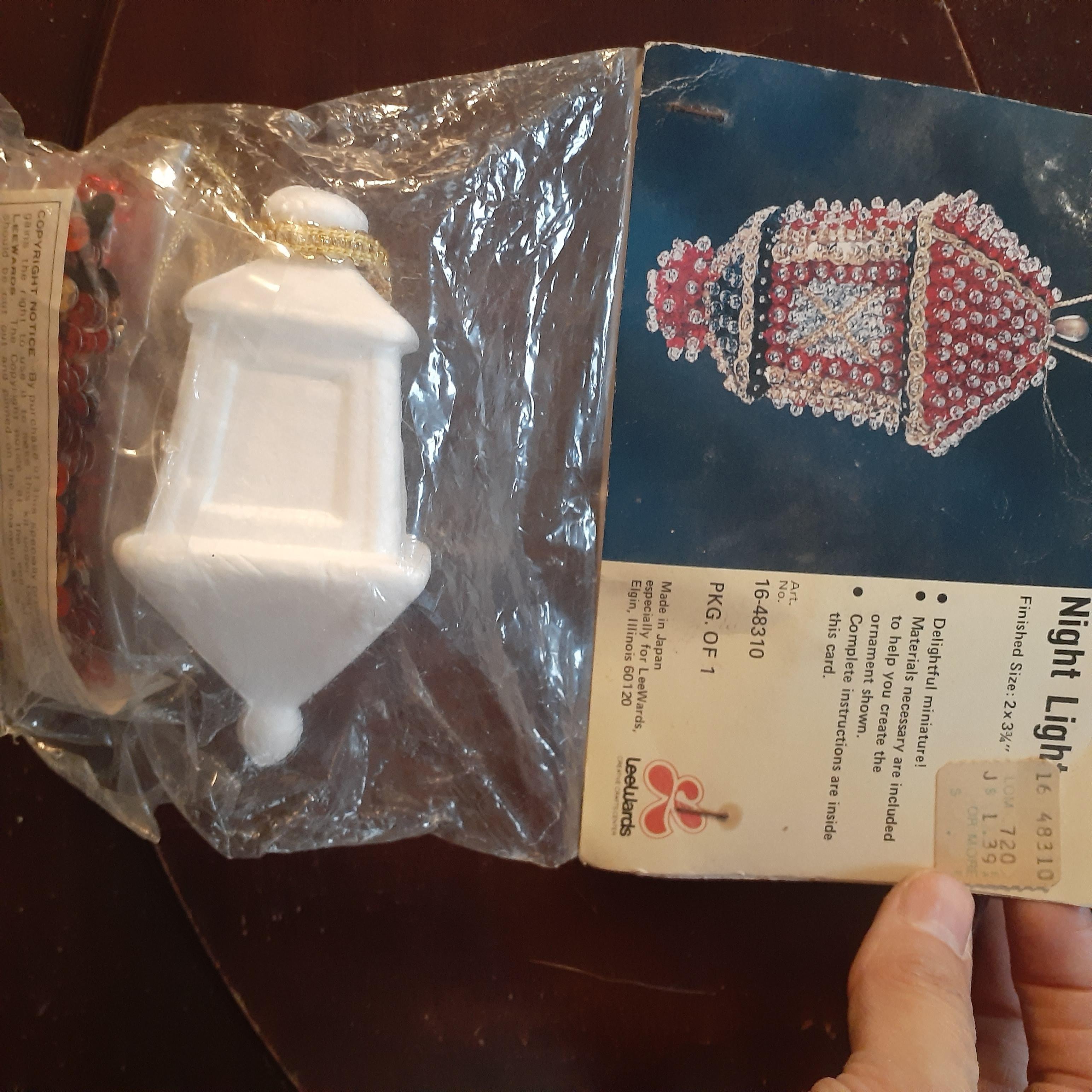 1977-push-pin-ornament-kit