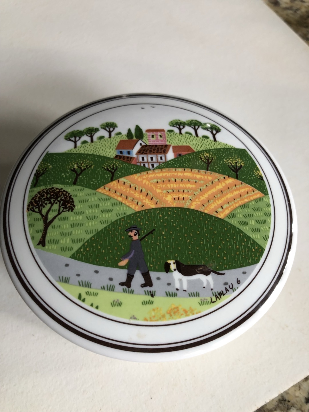 Villeroy & Boch Trinket Box 4" Round Design Naïf Hunter with Dog